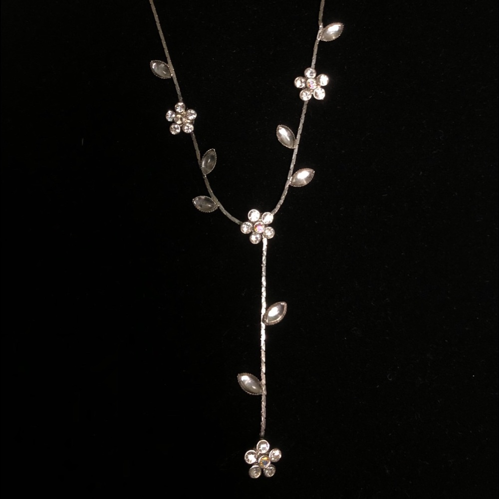 Necklace with platted stones.